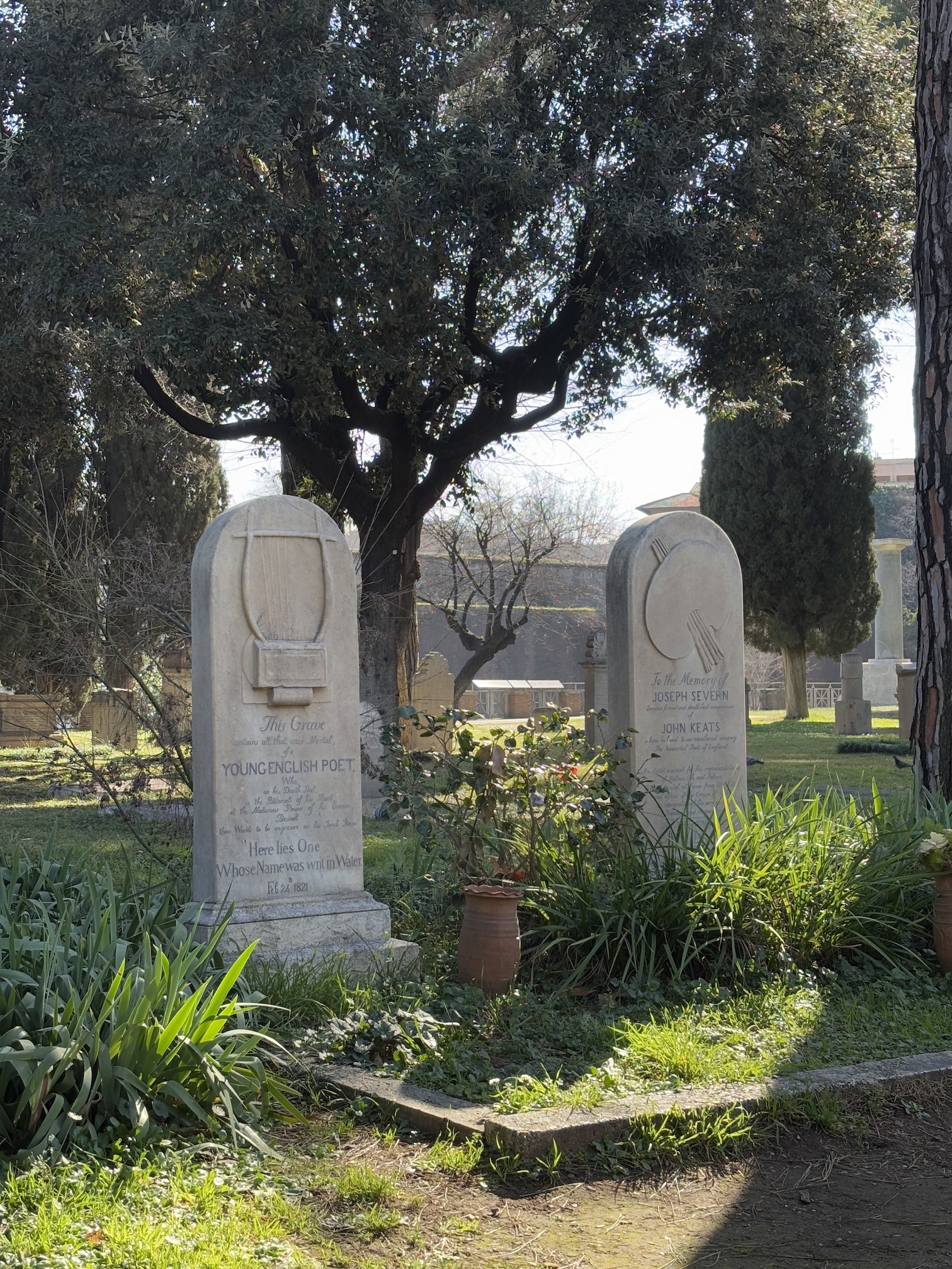 La tumba de Keats en el Cimitero Acattolico (5 de febrero, 2025)